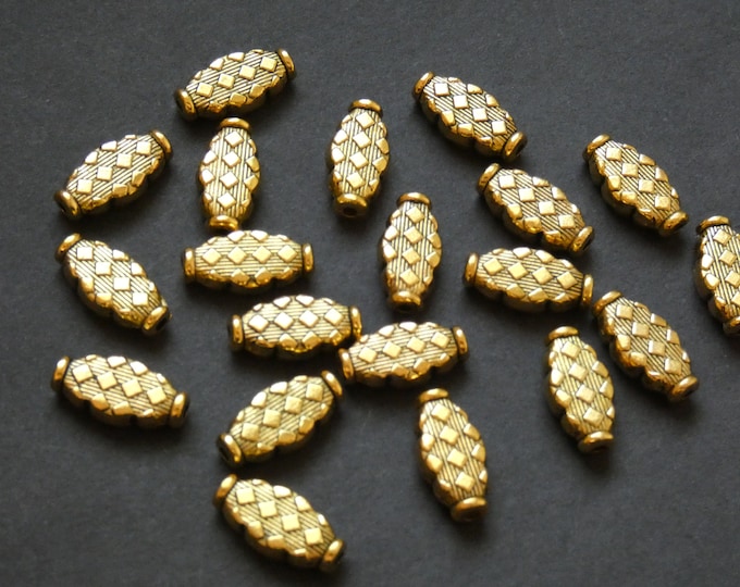 20 PACK of 17mm Antique Oval Beads, Tibetan Style Metal Bead, Metal Oval Bead, Antique Gold Oval Beads, Gold Metal Beads, Oval Spacer