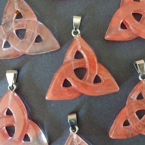 23-40mm Cherry Glass Trinity Knot Pendant, With Stainless Steel Loop, Stone Trinity Charm, Bright Pink Gemstone Pendant, Irish Triquetra