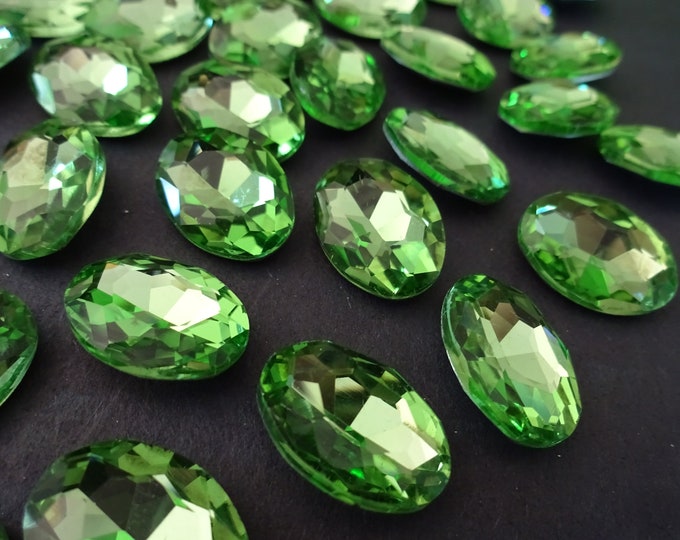 10 Pack of 18x13mm Faceted Rhinestone Oval Cabochon, Oval Rhinestone Cabochon, Faceted, Light Green Rhinestone, Faceted Rhinestone, Plated