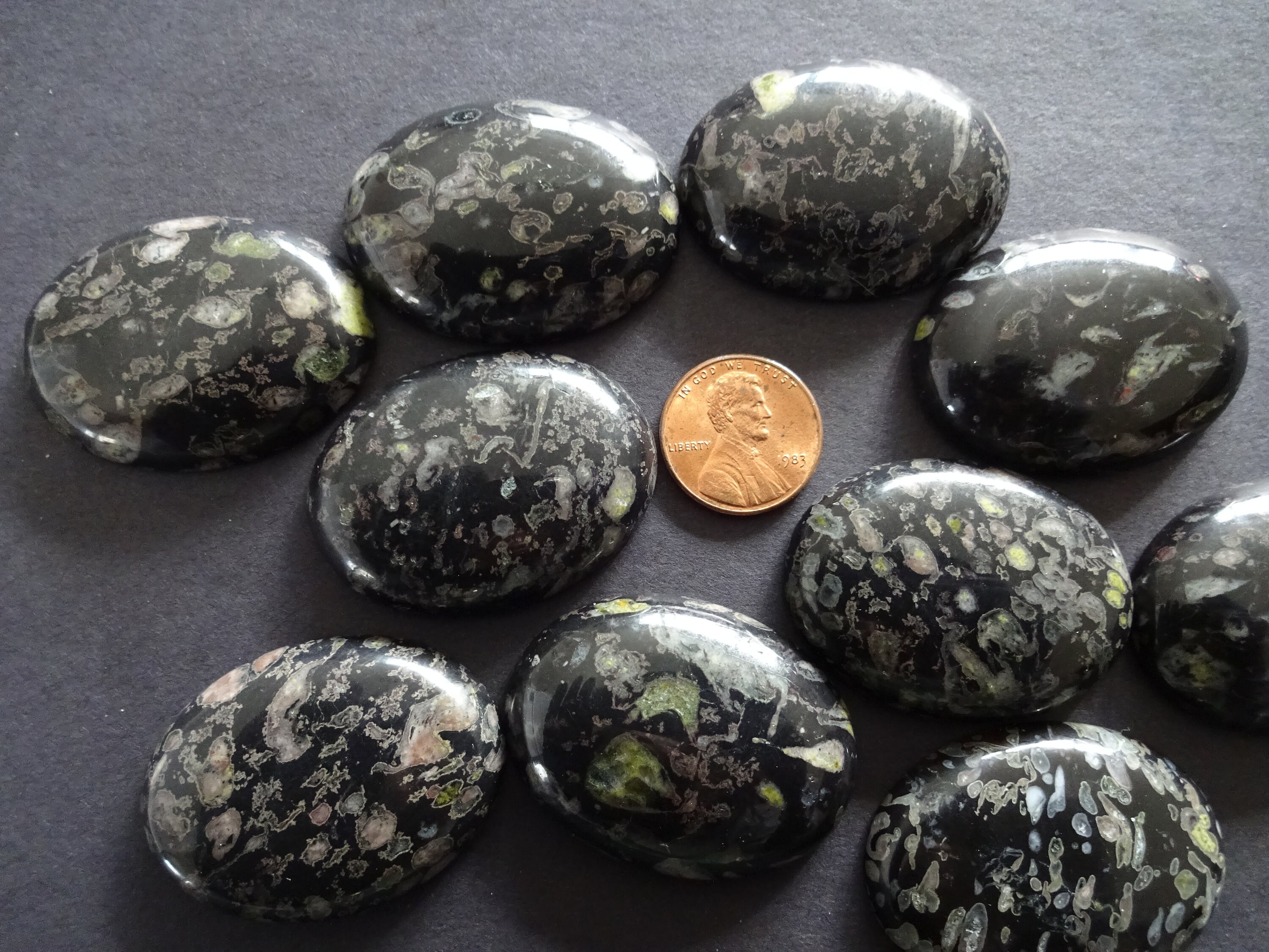 40x30x8mm Natural Plum Blossom Jade Cabochon, Oval Cabochon, Polished