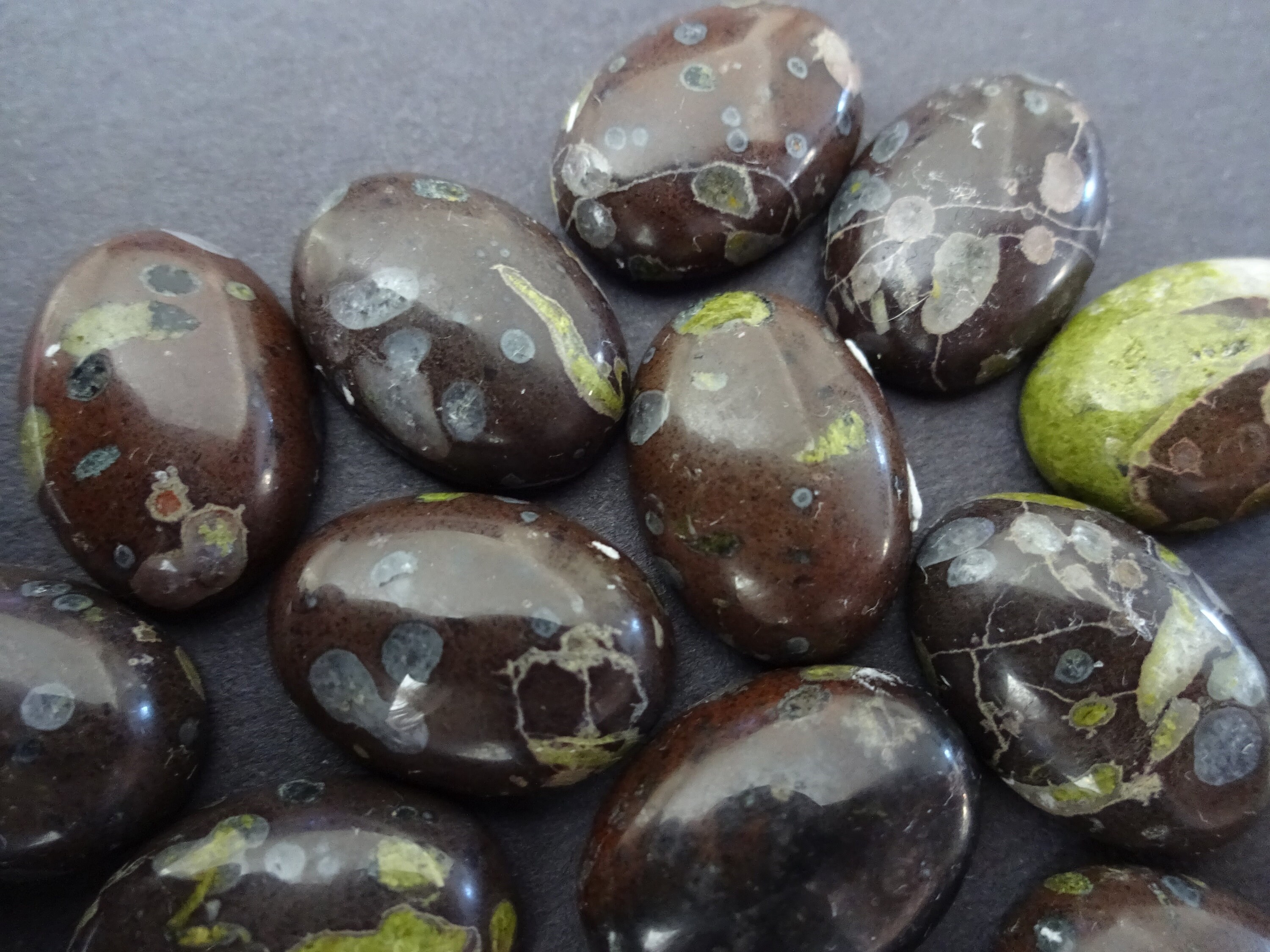 18x13mm Natural Plum Blossom Jade Cabochon, Oval Cabochon, Polished Gem