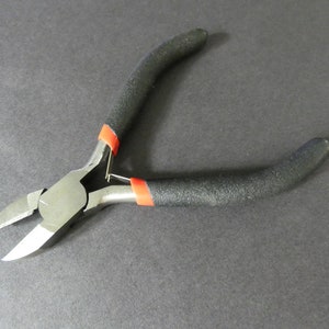 110mm Diagonal Side Cutting Pliers, Jewelry Pliers, Metal With Rubber Handles, Basic Tool For Crafts & Jewelry Making, Silver and Black