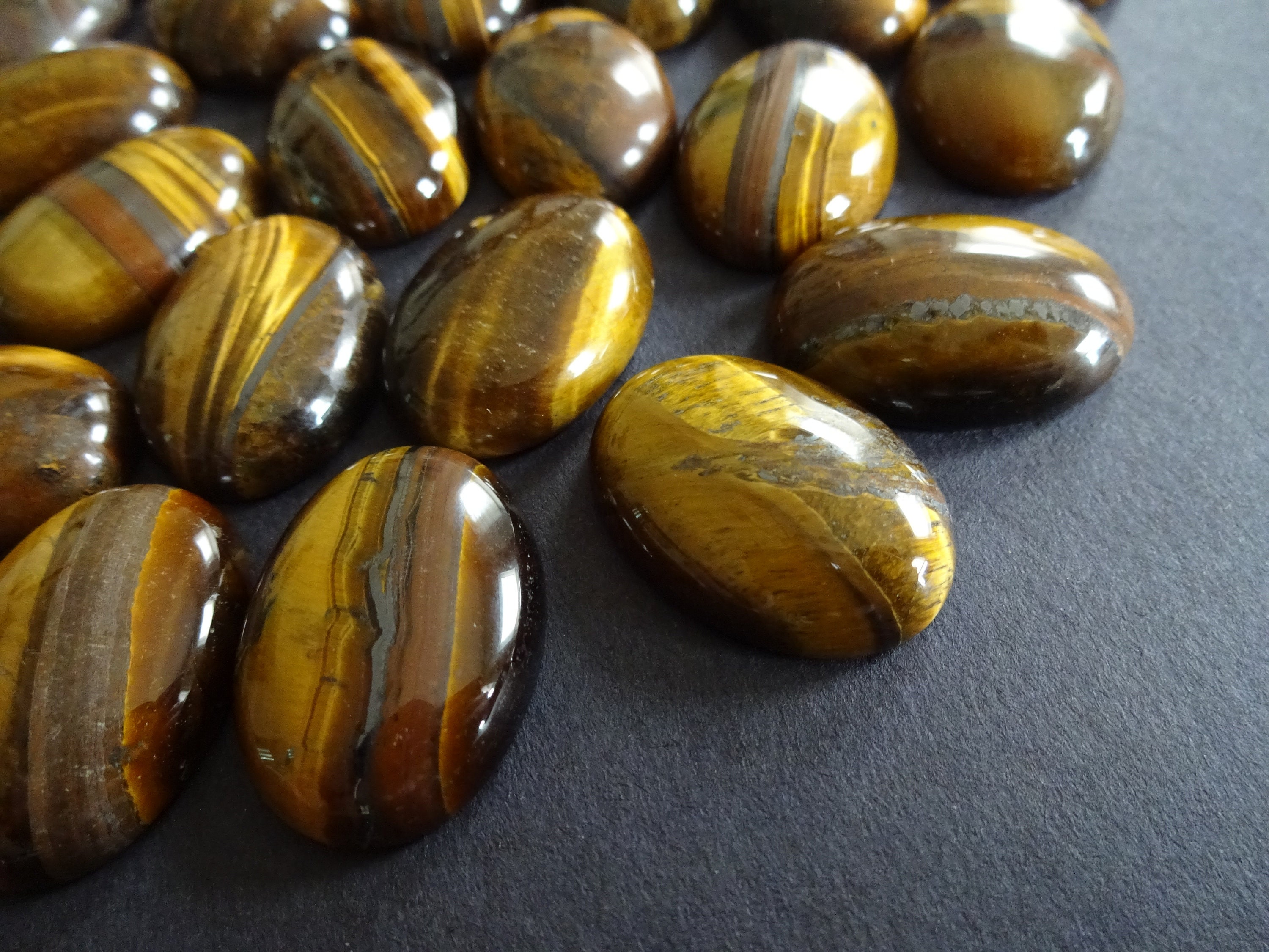 25x18mm Natural Tiger Iron Gemstone Cabochon, Oval Cabochon, Polished Mineral Gemstone, Tiger
