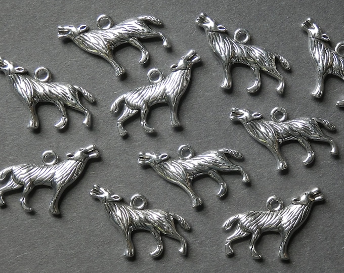 10 PACK of 26mm Wolf Pendant, Tibetan Style Metal Pendant, Metal Howling Wolf Pendant, Silver Wolf Pendant, Silver Metal Pendant, Wolf Charm