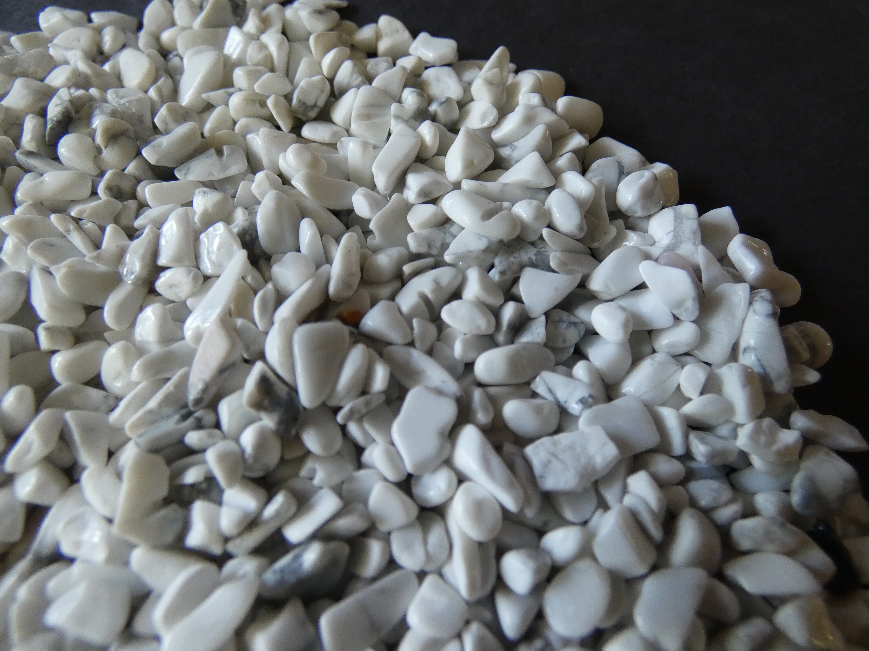 250 Grams Natural Howlite Chips, Undrilled, 28x24mm Size