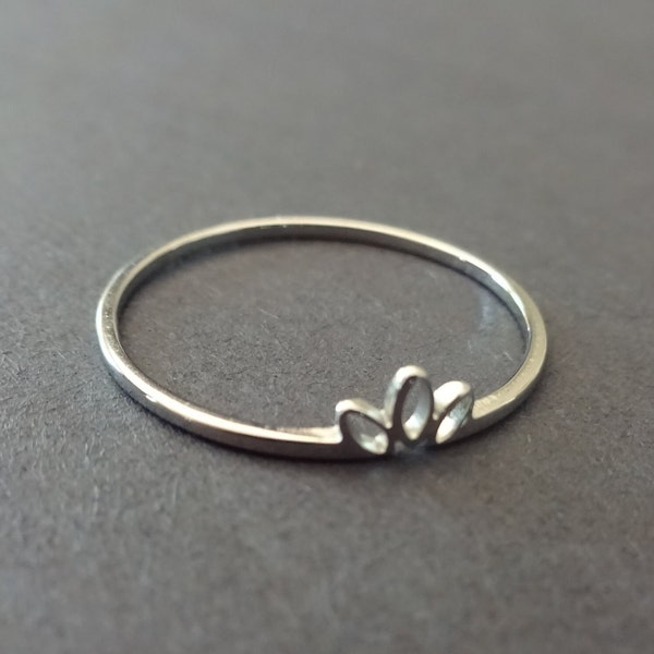 Stainless Steel Simple Lotus Ring, Silver Ring With Lotus Plant, Minimalist Simple Bohemian Ring, Sizes 7-10, Water Lily Ring, Sacred Lotus