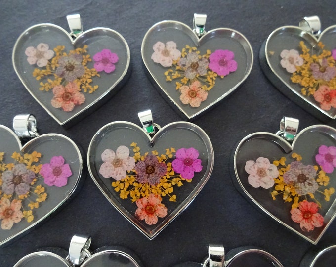 34mm Resin With Dried Flower Pendant, With Metal Loop, Heart Shape, Mixed Color, Lightweight Charm, Floral Charm, Real Dried Flowers Inside!