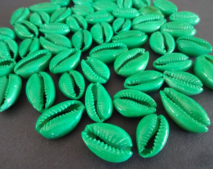 20-25mm Painted Natural Cowrie Shell Beads, Undrilled Spiral Shell, Green Color, Natural Shell, Cowries, Beach Shells, Painted Shell