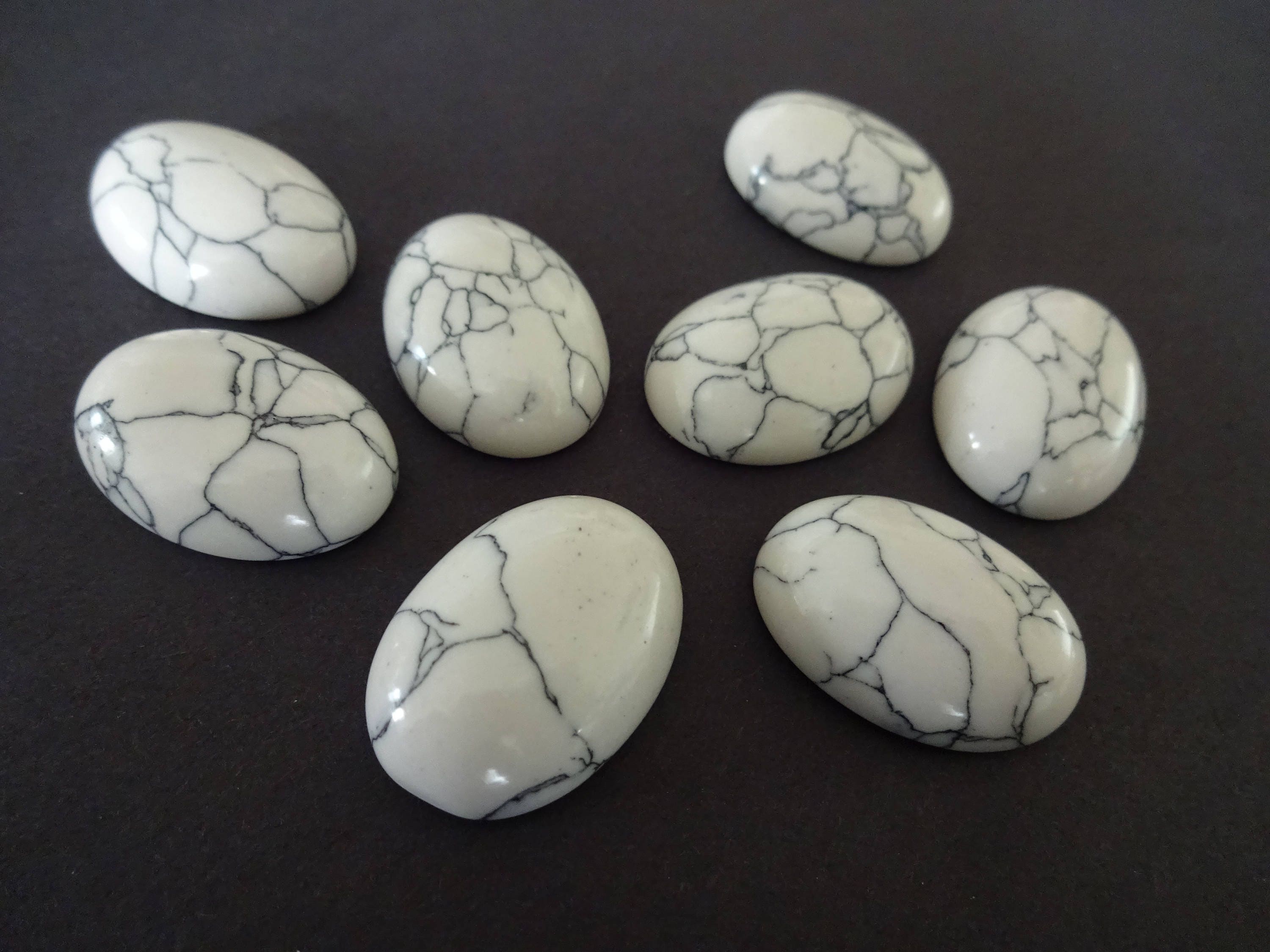 White Howlite - Cabochon White Howlite - Cabochon