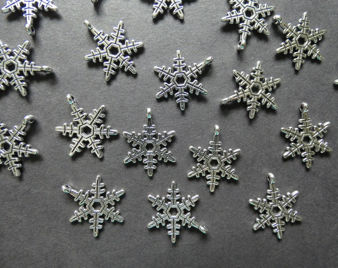 20 PACK 24x18mm Alloy Metal Snowflake Pendants, Silver Metal Pendant, Snow Pendant, Christmas Pendant, Snowflake Charm, Winter Charms