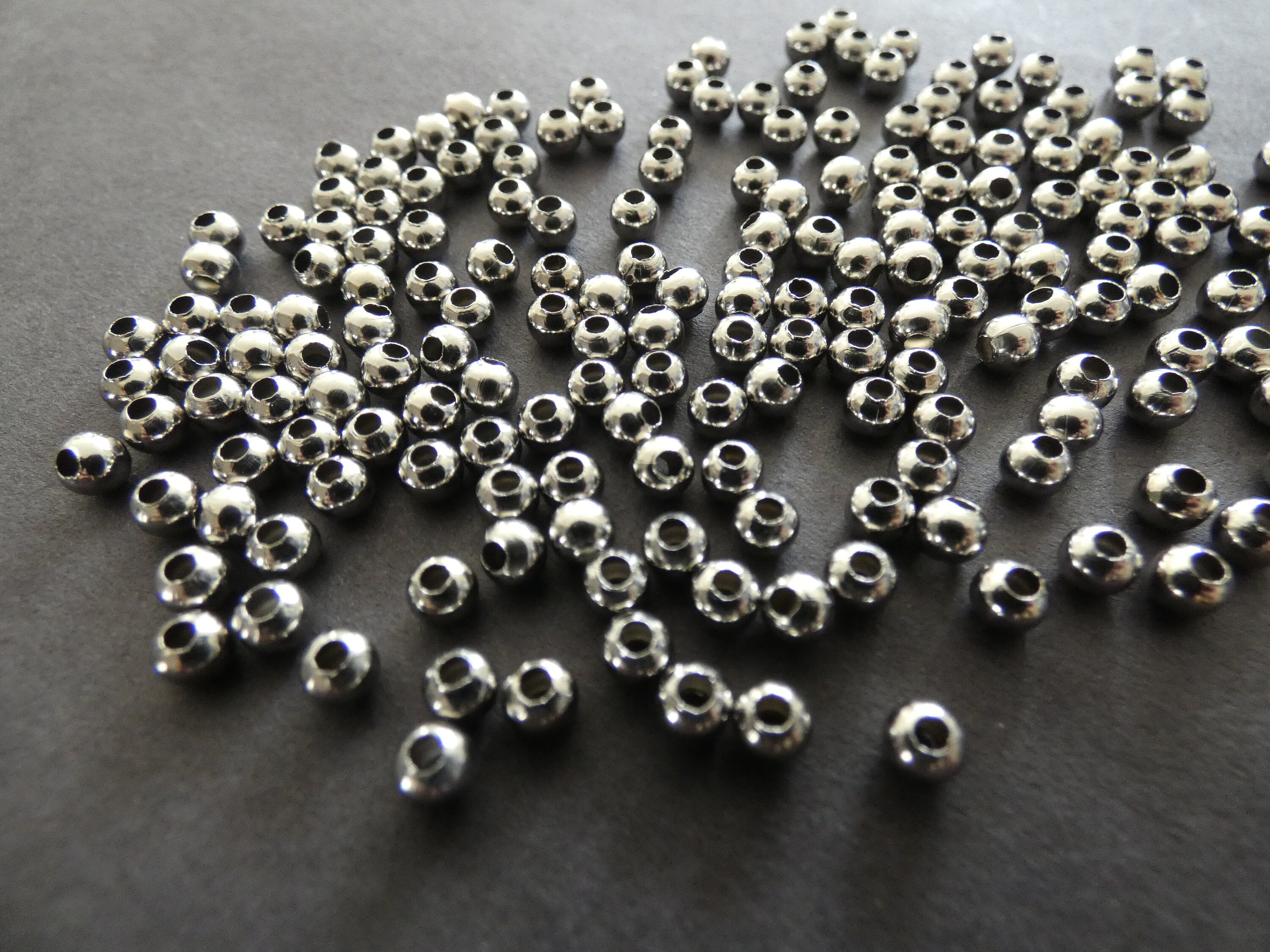 200 PACK 304 Stainless Steel 4mm Ball Beads, Silver Color, 1mm Hole