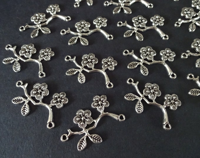 20 PACK Of 31.5x22mm Metal Flower Links, Silver Flower Pendant, Metal Jewelry Link, Flower Charm, Metal Floral Bead, Antiqued  Silver Link