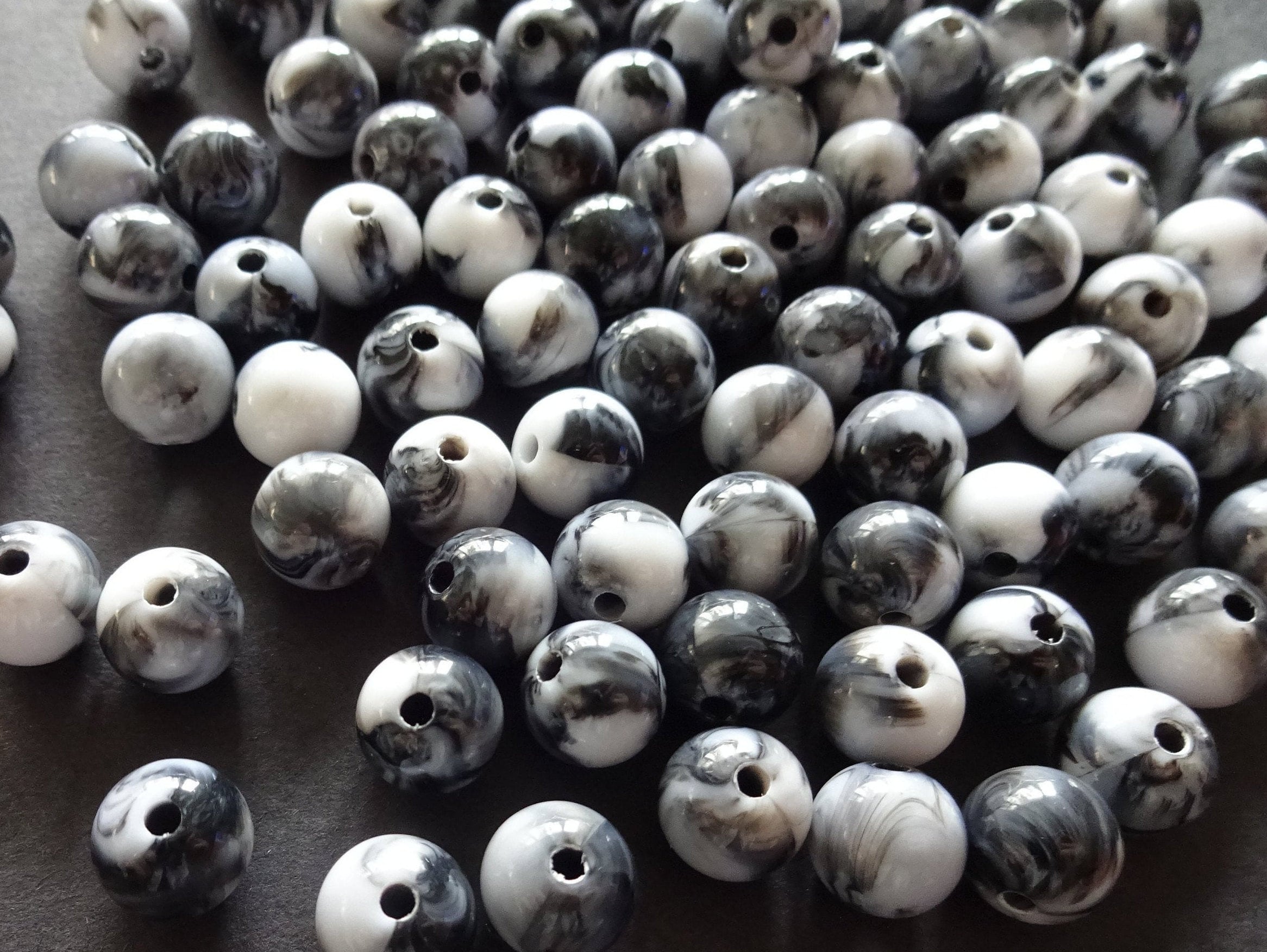 Black Marbled 14mm Round Plastic Beads (40pcs)