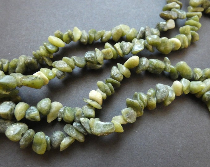 34 Inch Strand Natural Serpentine Beads, Coated, 5-8mm Natural Stone Beads, About 250 Beads, Gemstones, Semi Transparent Dark Green Chips