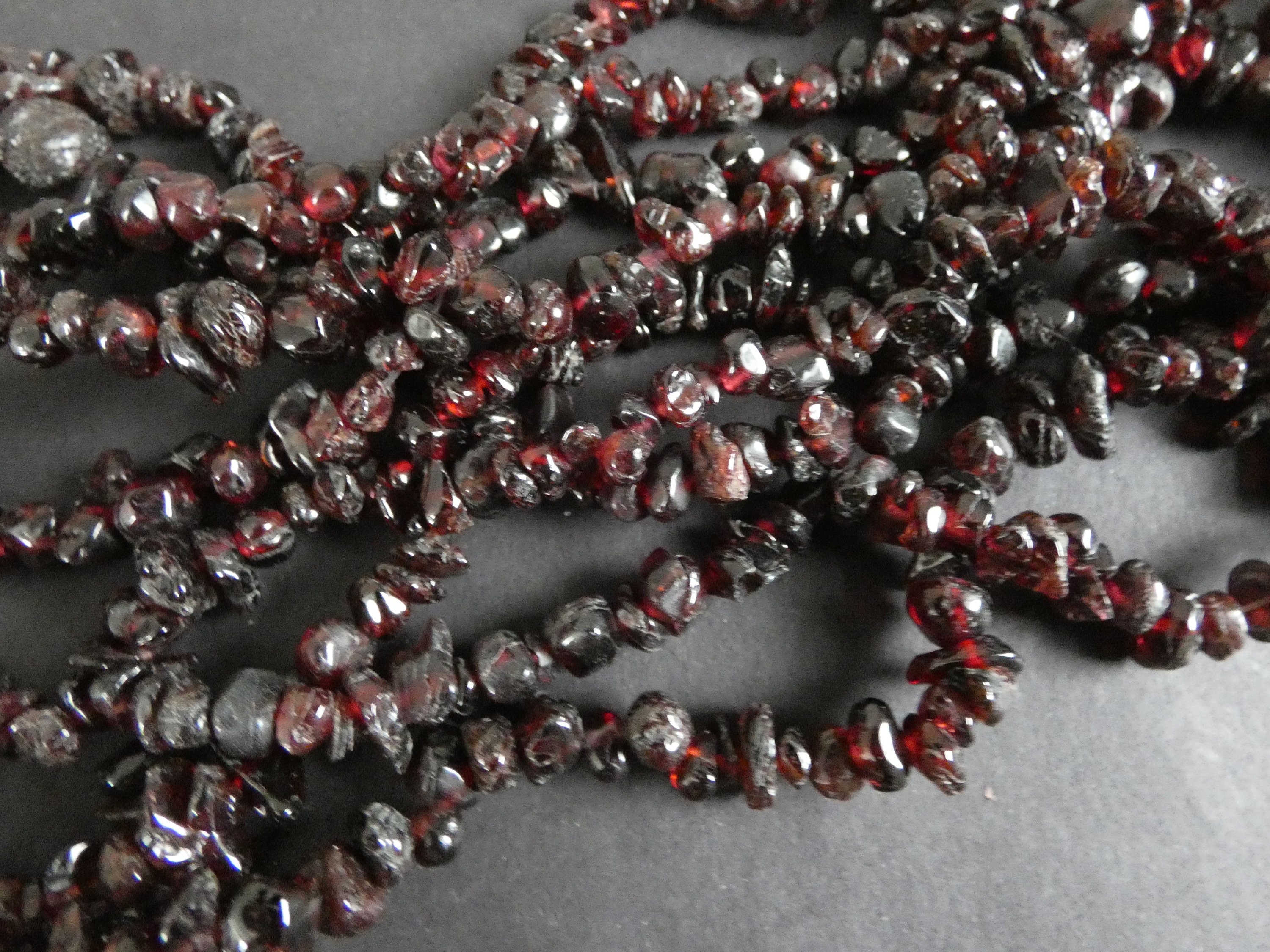 Garnet deals chip beads