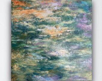 Pintura expressionista abstrata em óleo, acrílico e pastel de flores em um lago, em tons de verde, azul, laranja e roxo, em tela quadrada esticada.
