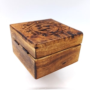 Vintage Hand carved wood box with lid,  Style square lidded box in wood