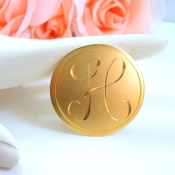 Vintage Gold Tone Initial Signet Pin with Script 'H' – 1960s Engraved Brooch