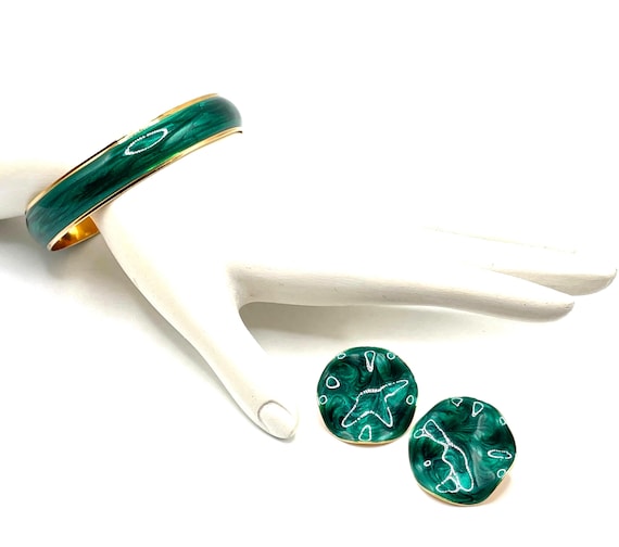 Vintage 1986 Avon Emerald Green Enamel Bangle Bracelet & Scalloped Earring Set | Gold Plated