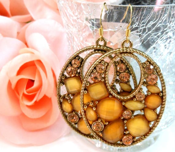 Jewel-Encrusted Statement Dangle Earrings – Honey Amber & Champagne – Gold Tone – 18K Gold Plated Wire – Vintage Glam Vibes
