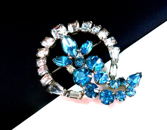 1960s Rhinestone Wreath Brooch | Vintage Foiled Glass Pin in Blue & Clear Rhodium Plated