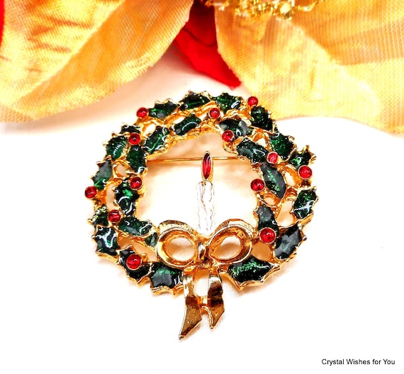 Vintage Holly Berry Christmas Wreath Brooch – Gold Tone Holiday Pin