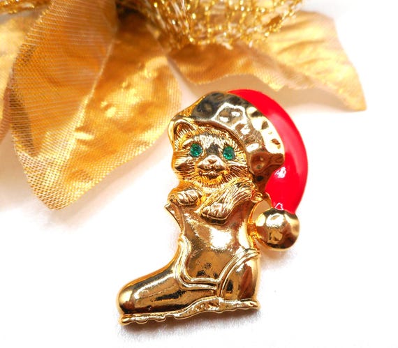 Avon Holiday Cat in Boot Pin Red Enamel Gold Tone 1995