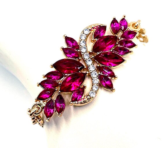 Vintage Fuchsia Navette Rhinestone Floral Style Gold Tone Link Bracelet 7"L