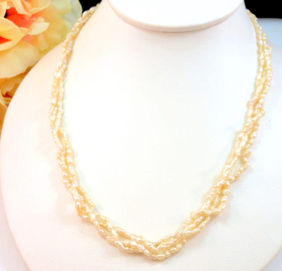 Elegant Multi-Strand Freshwater Rice Pearl Necklace with 14K Gold Clasp – Vintage 1970s