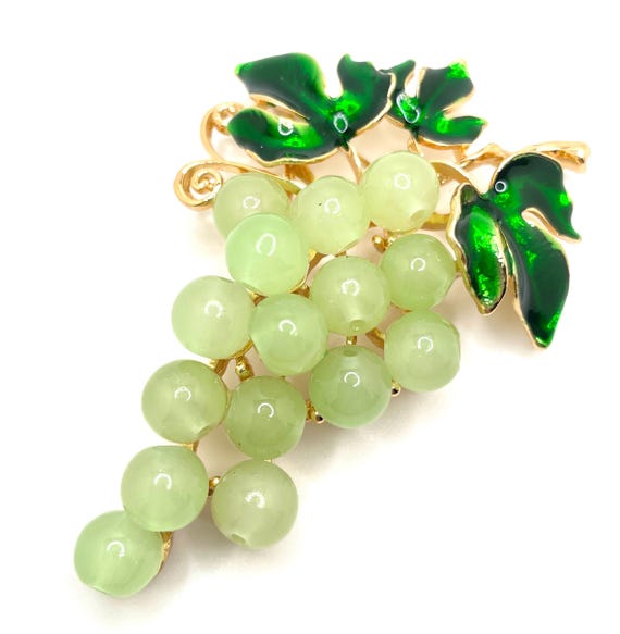 Large Green Grape Cluster Glass Bead Brooch with Enamel Leaves – Gold Tone Vintage Style Pin