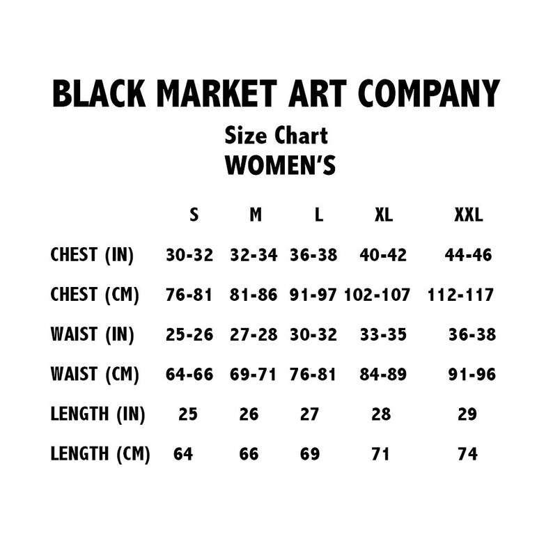 Pode incluir: Tabela de tamanhos da Black Market Art Company para vestu&aacute;rio feminino. Medidas em polegadas e cent&iacute;metros para peito, cintura e comprimento. Tamanhos S a XXL, contorno do peito de 76-117 cm.