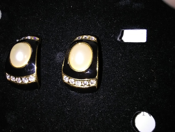 Vintage Joan Rivers Black with Faux Pearl and Rhin