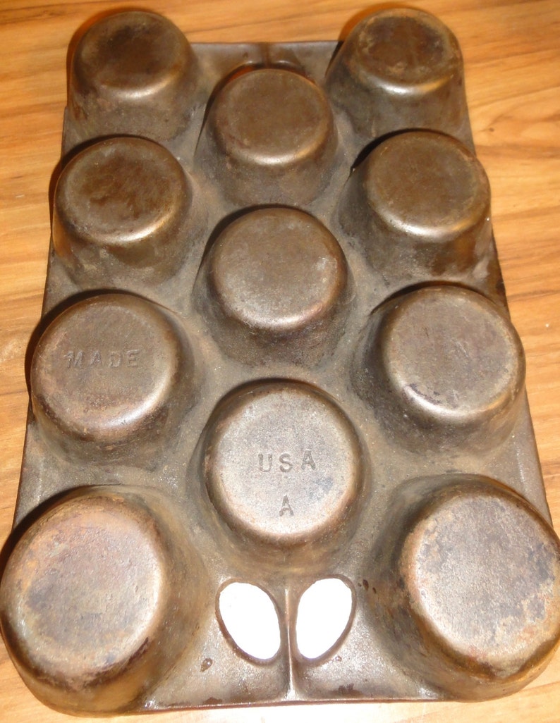 Vintage 11 Cup Cast Iron Muffin Pan/Made in USA Etsy