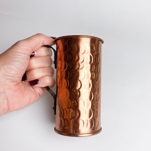 Vintage metall, dekorativ mugg, kopp, vas, kanna, koppar. Original patina.