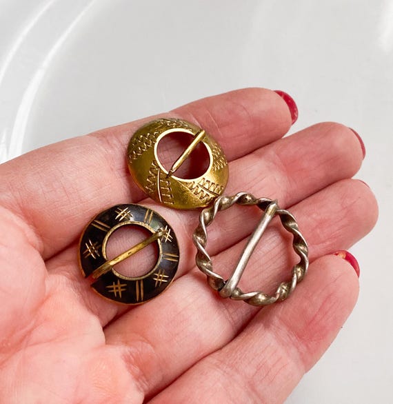 Set of 3 Miniature Latvian Ethnic Brooches, Coppe… - image 4