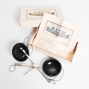 Set vintage weegschalen in originele kartonnen doos 1960