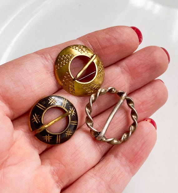 Set of 3 Miniature Latvian Ethnic Brooches, Coppe… - image 5