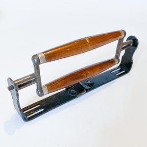 Vintage Sad Iron Rest with Wooden Handles, 160 mm Base, Made in Europe, Antique Iron Holder, Rustic Laundry Decor