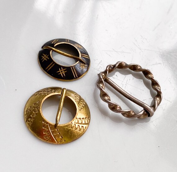 Set of 3 Miniature Latvian Ethnic Brooches, Coppe… - image 2