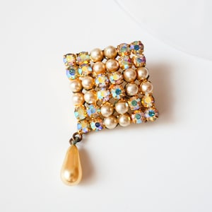 Broche carrée vintage avec perles de verre et strass