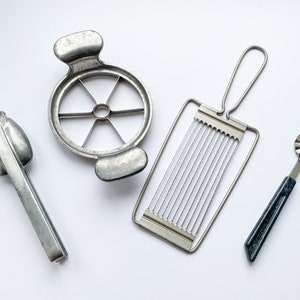 Set of 4 Vintage metal kitchen tools, kitchen home decor, cook, cuter, set