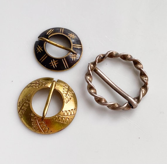 Set of 3 Miniature Latvian Ethnic Brooches, Coppe… - image 1