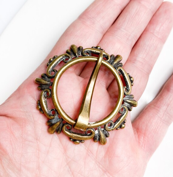 Vintage brass Ethnic Brooch, round Latvian nation… - image 3