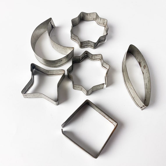 Metal baking forms and molds