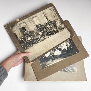 Set di 3 foto antiche originali, su cartone, fotografia di gruppo di persone, grande foto di gruppo retrò anni '30