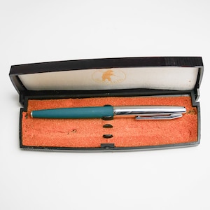 Vintage Collectible Pen, Fountain Pen in original Plastic Box