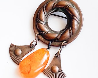 Broche antiguo de cobre, dije de ámbar báltico, joyería folclórica letona (años 60-80)