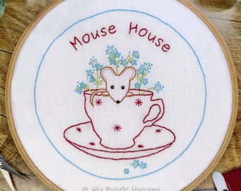 Maus in der Teetasse, ein tolles Stickmuster für Anfänger. Haus der Maus PDF Schnittmuster, Schritt für Schritt Anleitung & Foto-Tutorial, Very Easy