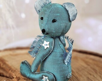 Miniatur-Teddybär PDF-Schnittmuster, Winter-Schneeflockenbär, kleiner Teddybär, kleiner Erinnerungsbär mit Handstickerei von My Fabric Heaven