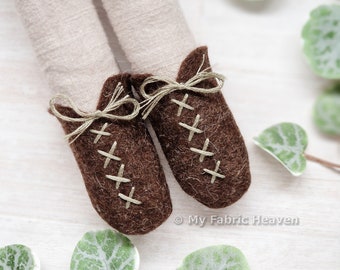 Doll's felt boots with laces EASY sewing pattern PDF for 40cm / 16" stuffed animal toys with step-by-step photo-tutorial by My Fabric Heaven